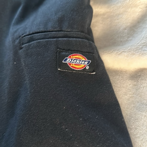 Black dickies cargo shorts size 44 - Picture 3 of 3